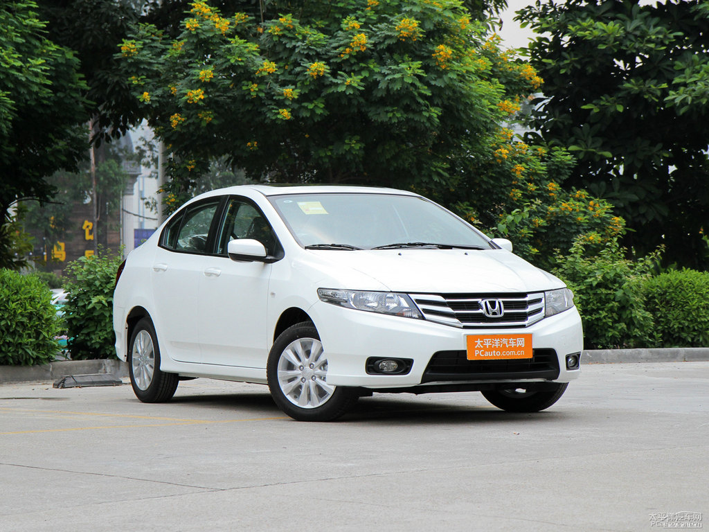 塔夫綢白鋒范整車外觀外觀圖片