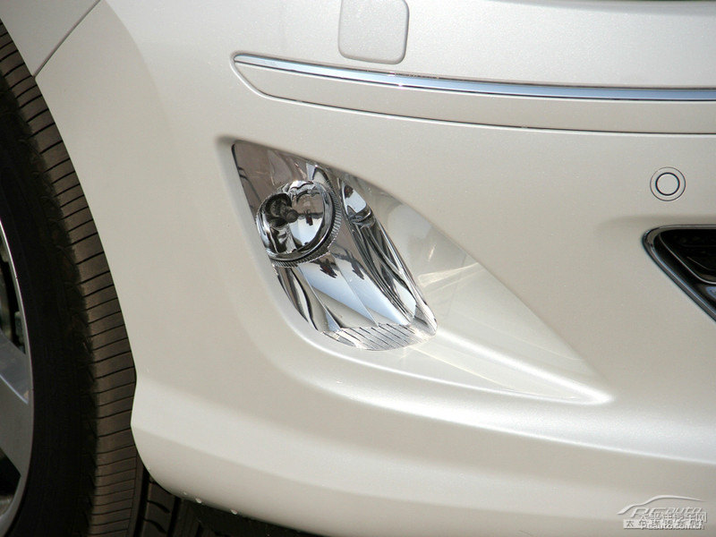 珠光白標(biāo)致408車頭外觀圖片