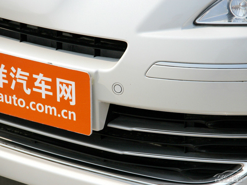 珠光白標(biāo)致408車頭外觀圖片