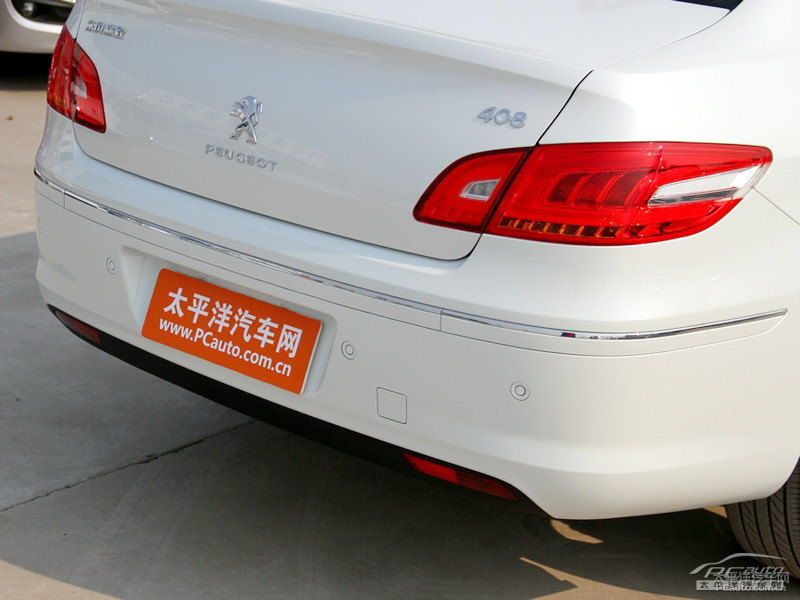 珠光白標致408車尾外觀圖片