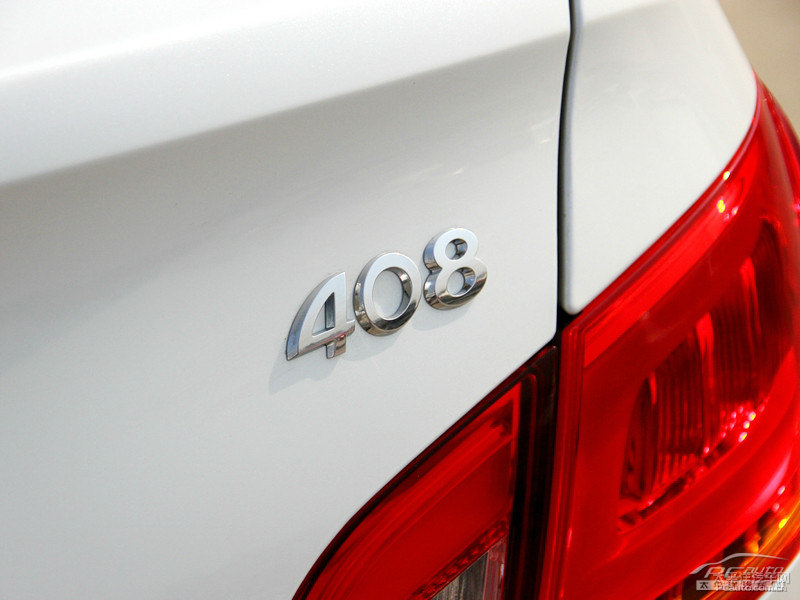 珠光白標(biāo)致408車尾外觀圖片