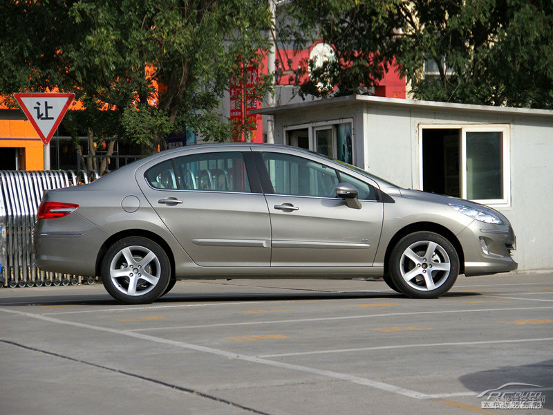 皓月灰標(biāo)致408整車外觀外觀圖片