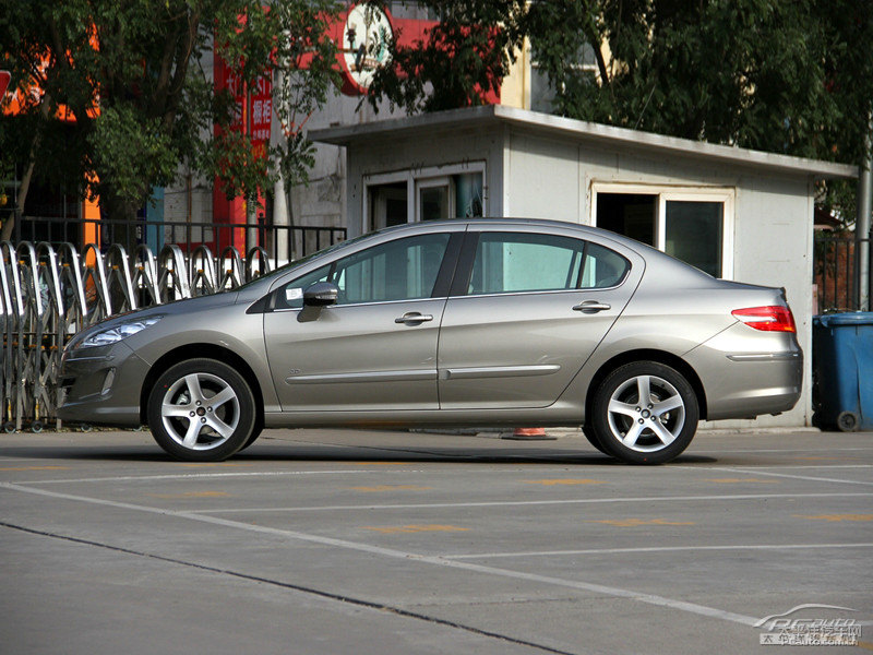皓月灰標(biāo)致408整車外觀外觀圖片