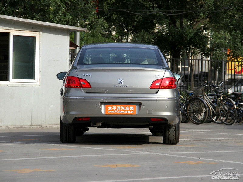 皓月灰標(biāo)致408整車(chē)外觀外觀圖片