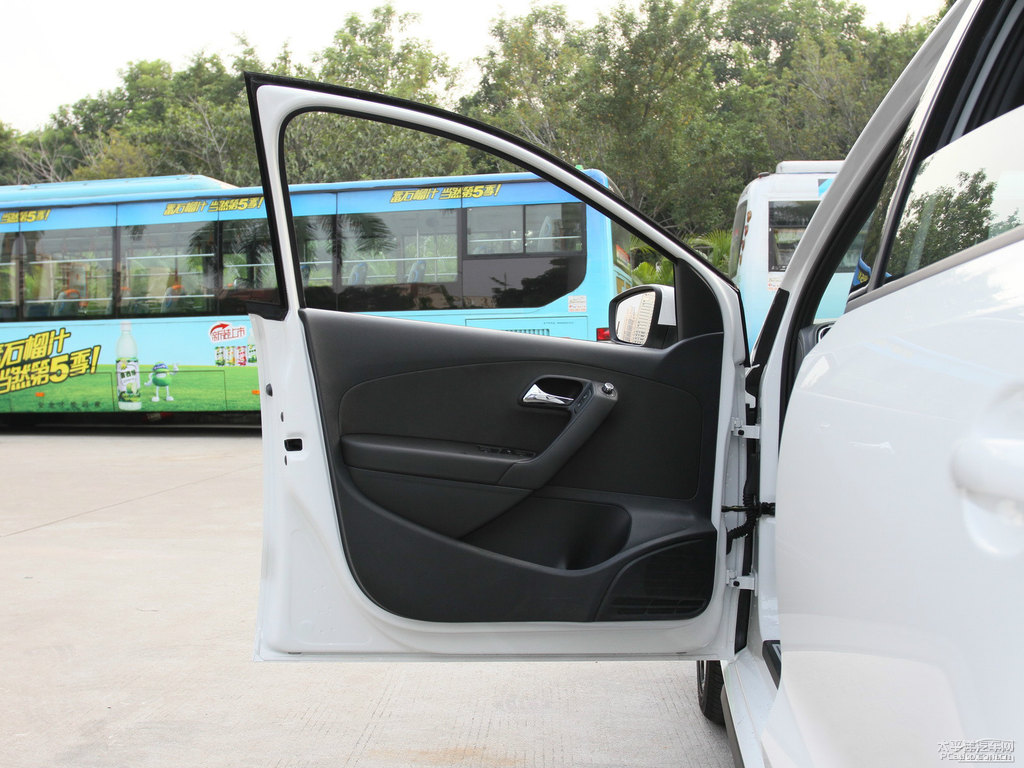 極地白大眾Polo車廂內(nèi)飾圖片