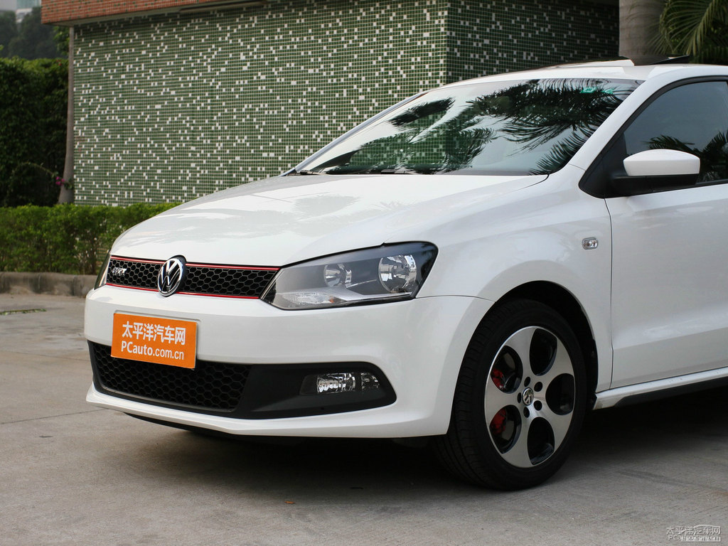 極地白大眾Polo車頭外觀圖片