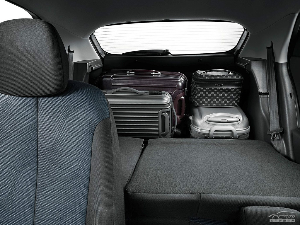 現(xiàn)代HB20內(nèi)飾高清大圖