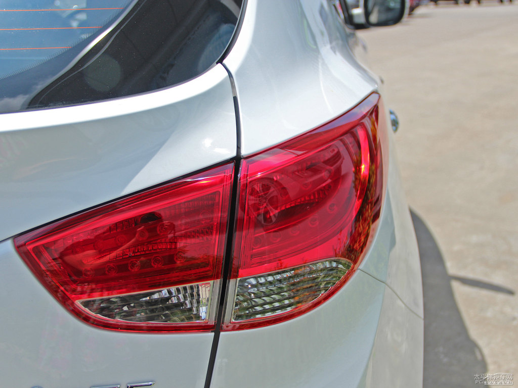 瑩白北京現(xiàn)代ix35外觀圖片