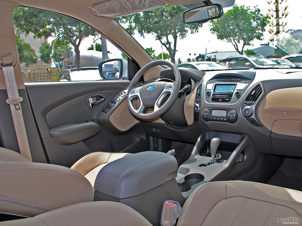 瑩白北京現(xiàn)代ix35內(nèi)飾圖片