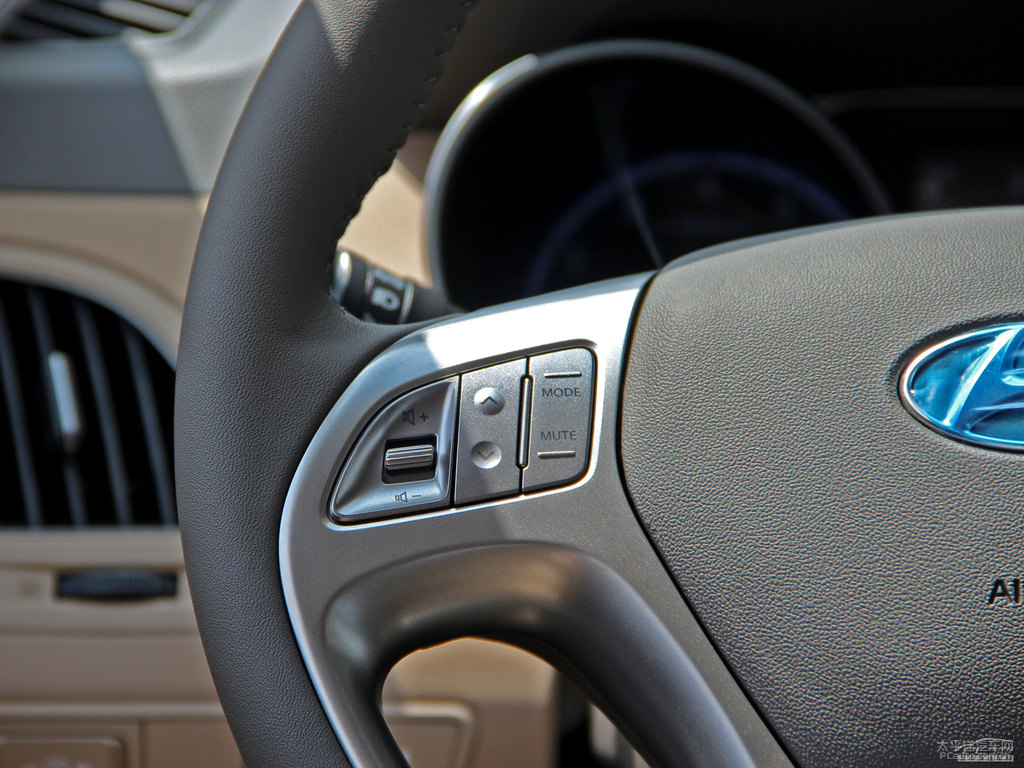 瑩白北京現(xiàn)代ix35內(nèi)飾圖片