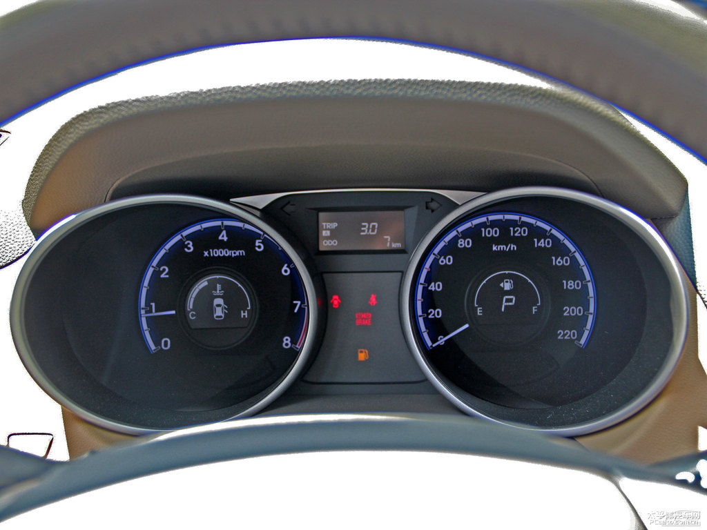 瑩白北京現(xiàn)代ix35內(nèi)飾圖片