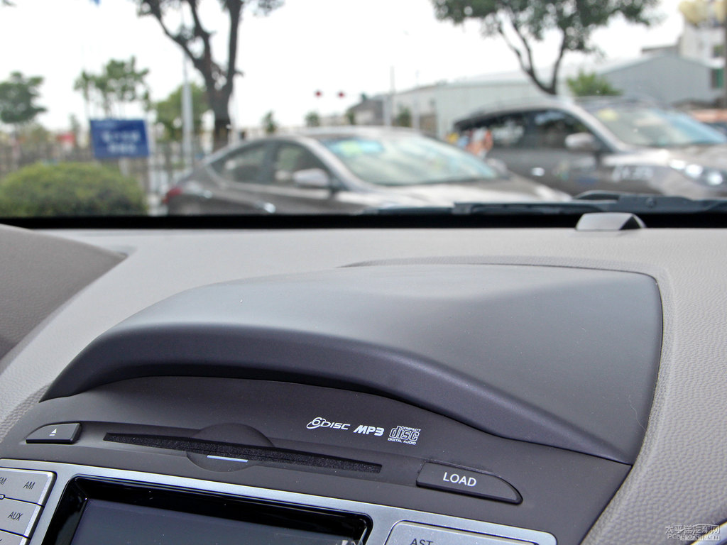 瑩白北京現(xiàn)代ix35內(nèi)飾圖片