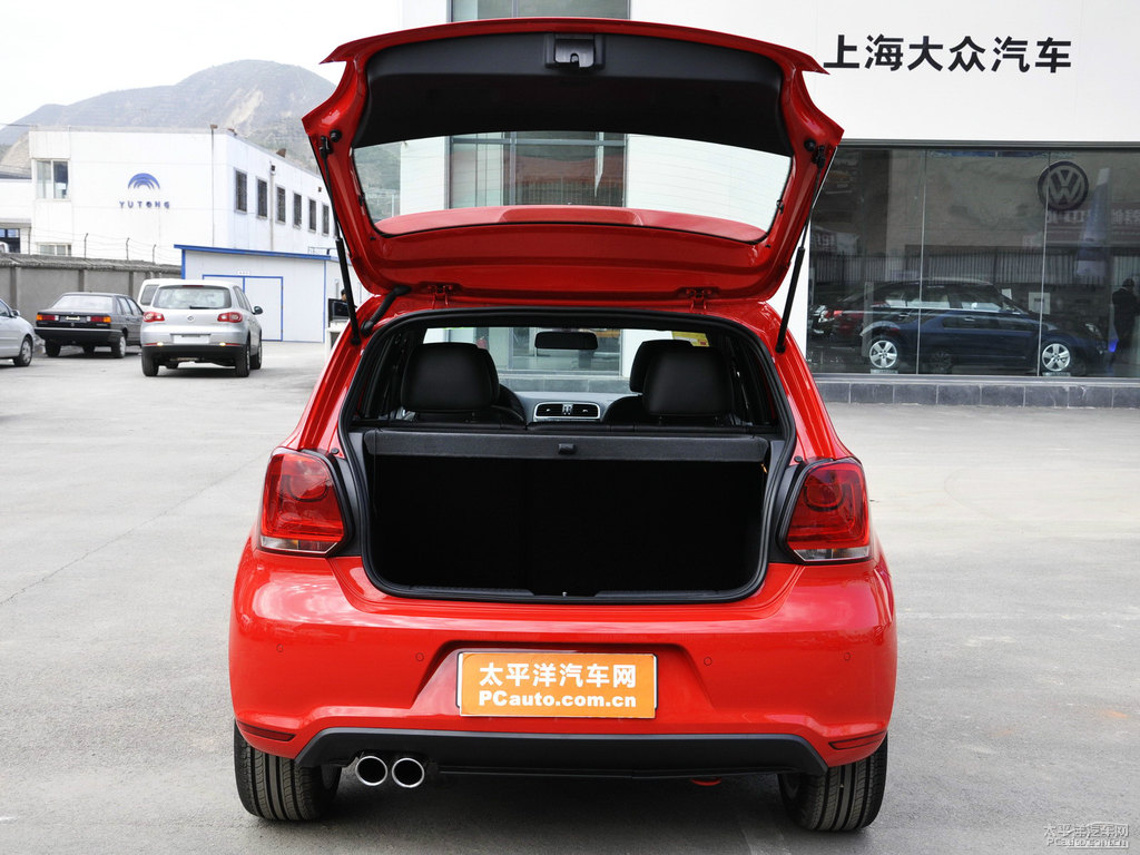 風(fēng)格紅大眾Polo后備廂空間圖片