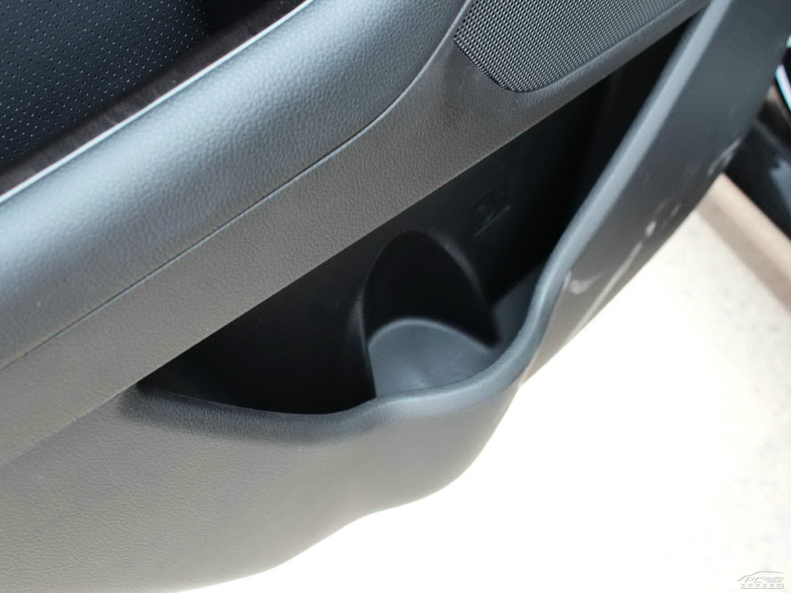 起亞K5凱酷空間高清大圖