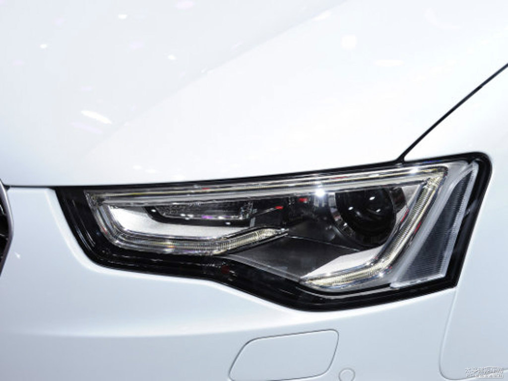 朱鷺白奧迪RS 5車頭外觀圖片