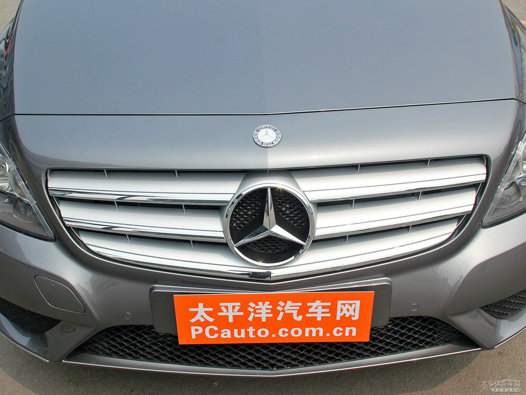 山灰色奔馳B級車頭外觀圖片