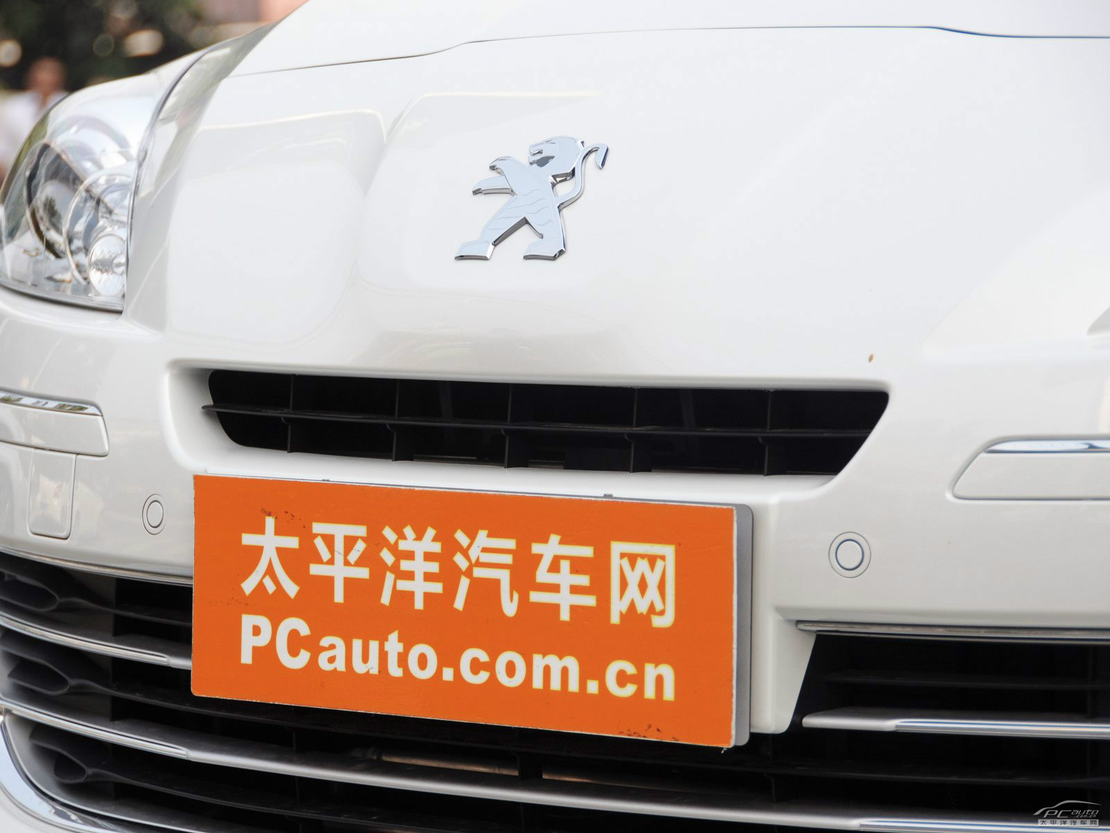 標(biāo)致408外觀高清大圖