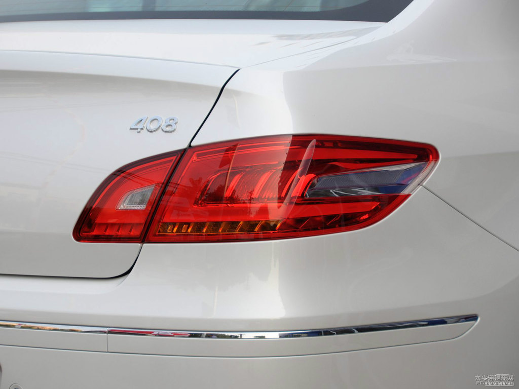 珠光白標(biāo)致408車尾外觀圖片
