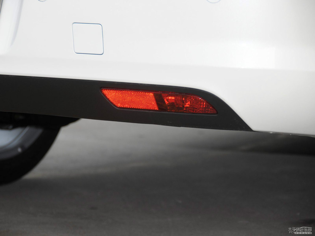 珠光白標(biāo)致408車尾外觀圖片