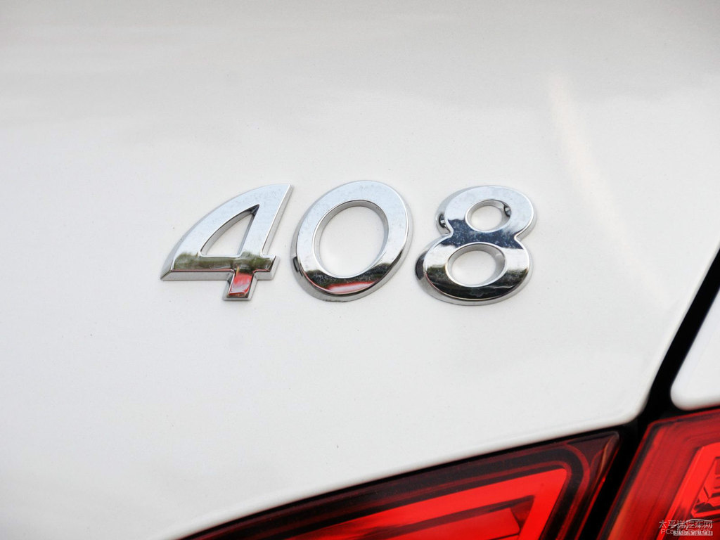 珠光白標致408車尾外觀圖片