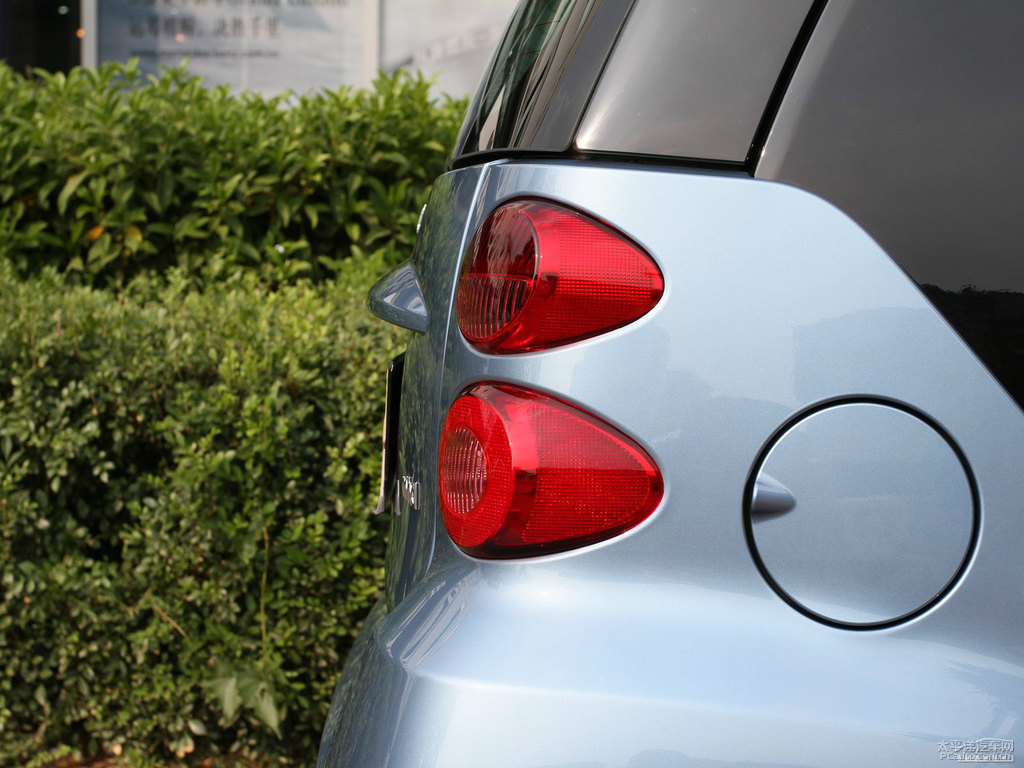 \{(ln)ɫsmart fortwo܇β^DƬ