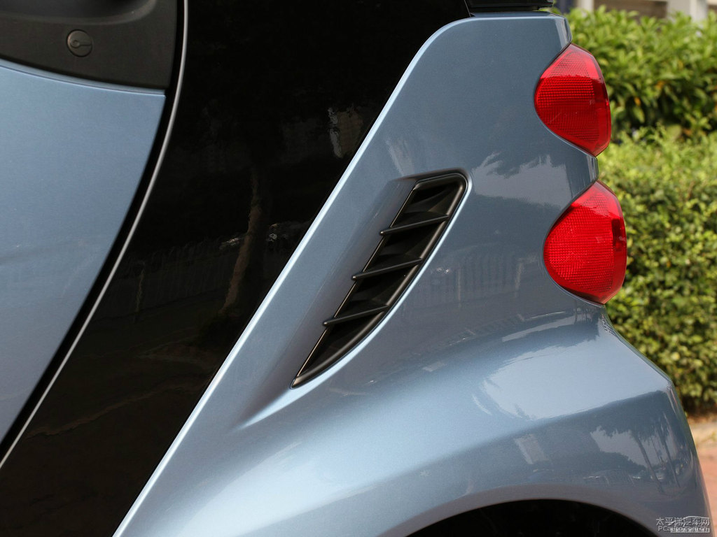 \{(ln)ɫsmart fortwo܇^DƬ