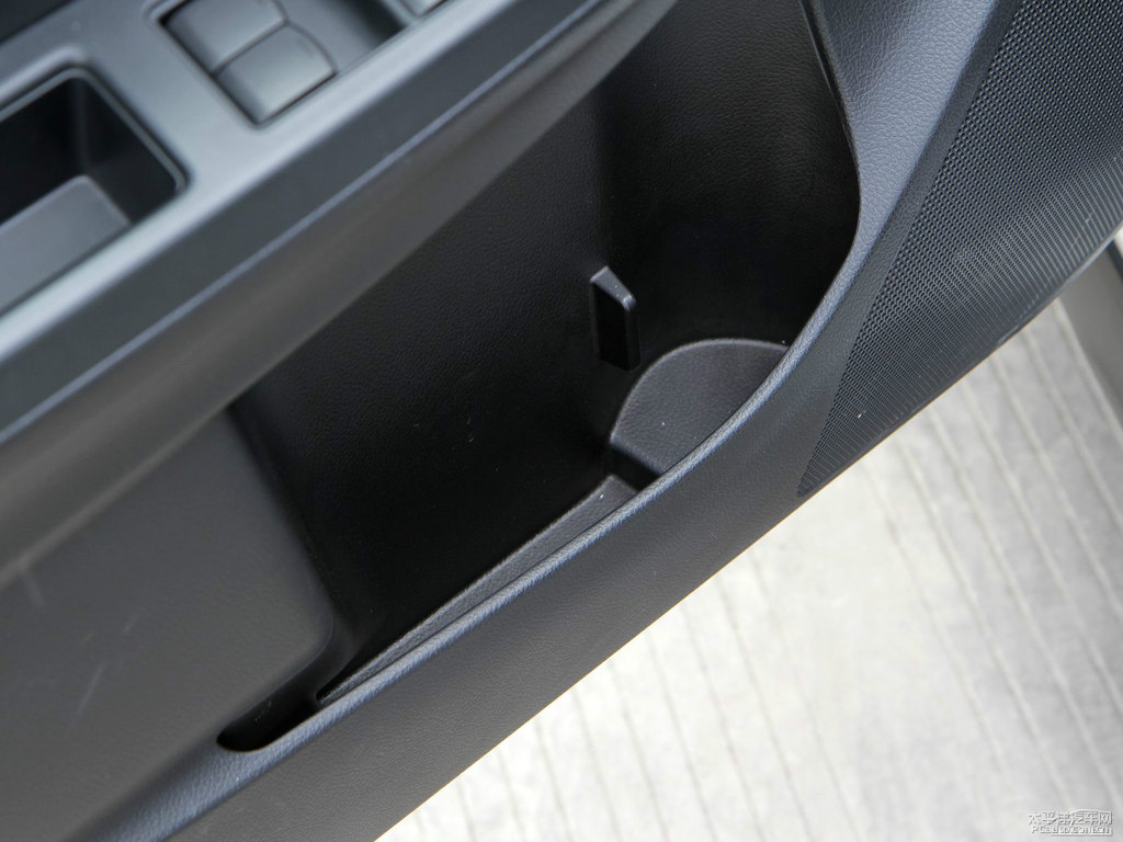 珍珠綢緞白斯巴魯XV車廂內(nèi)飾圖片