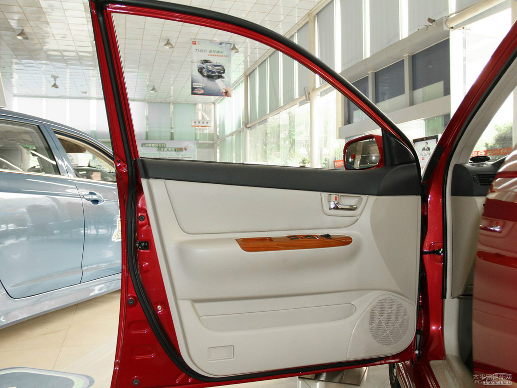 紅色比亞迪F3車廂內(nèi)飾圖片