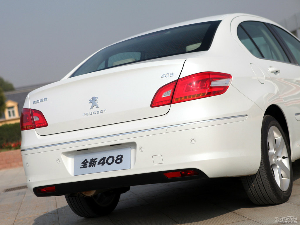 珠光白標(biāo)致408車尾外觀圖片