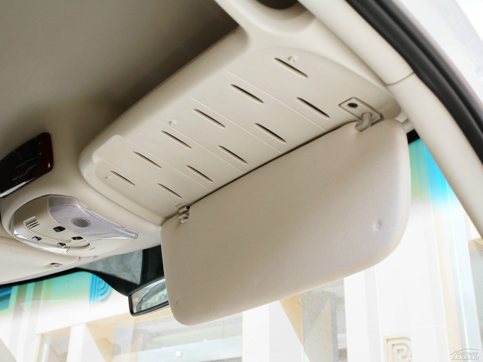 斯賓特內(nèi)飾高清大圖