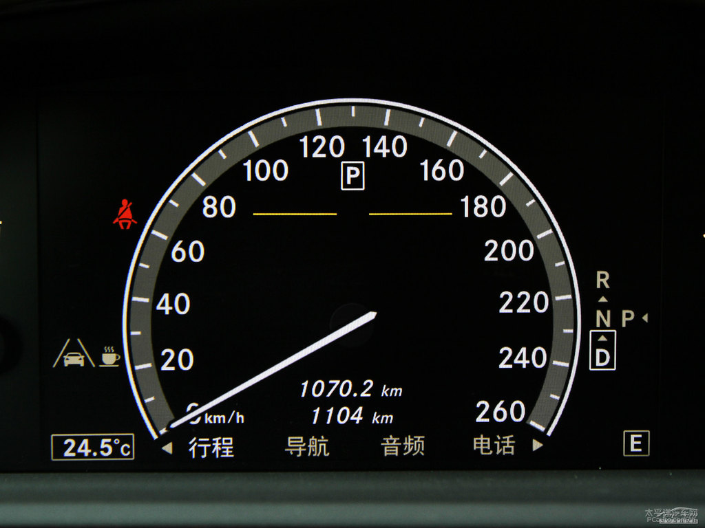 銥銀色奔馳S級內(nèi)飾圖片