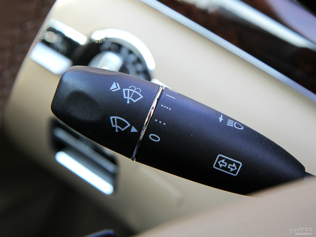 銥銀色奔馳S級(jí)內(nèi)飾圖片