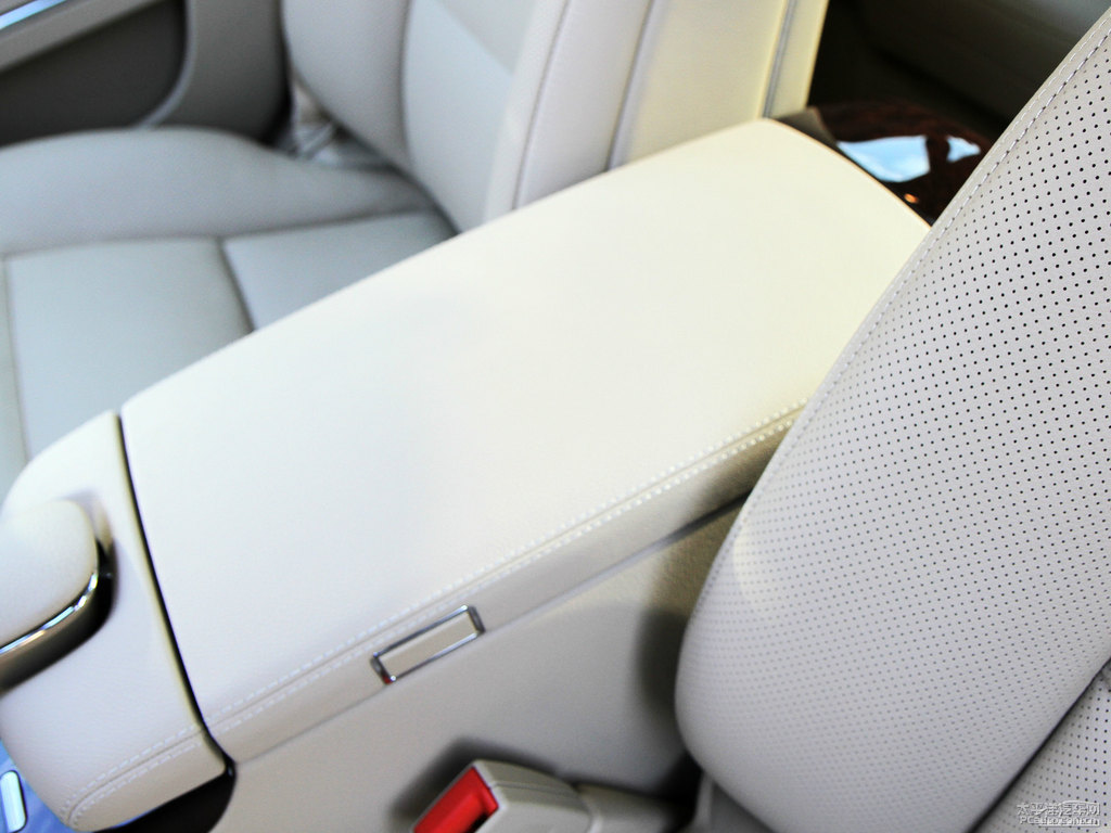 銥銀色奔馳S級(jí)內(nèi)飾圖片
