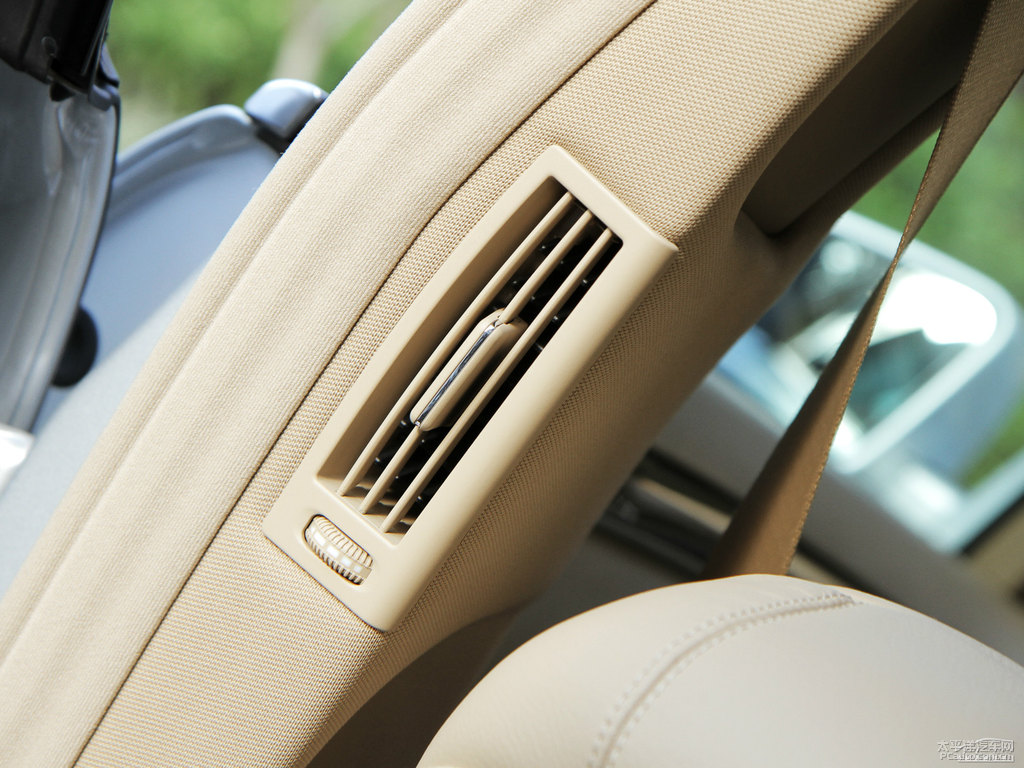 銥銀色奔馳S級內飾圖片
