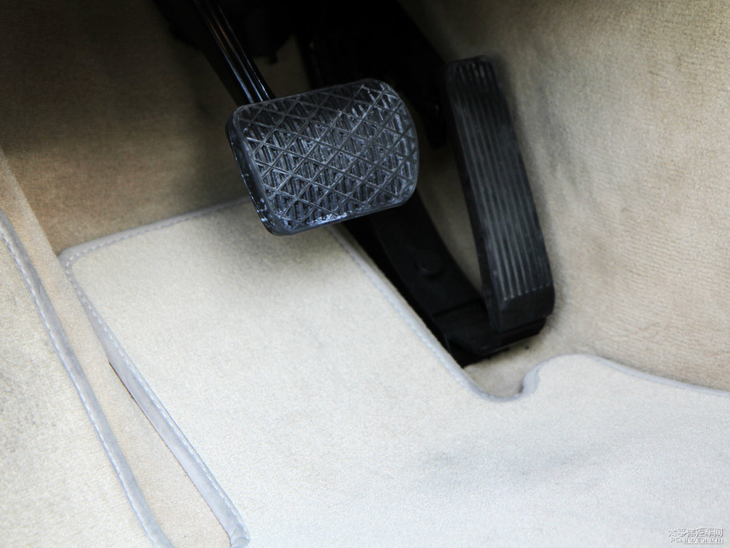 銥銀色奔馳S級內(nèi)飾圖片