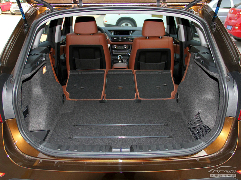 寶馬X1空間高清大圖