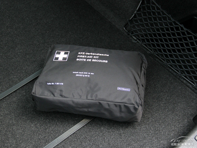 寶馬X1空間高清大圖