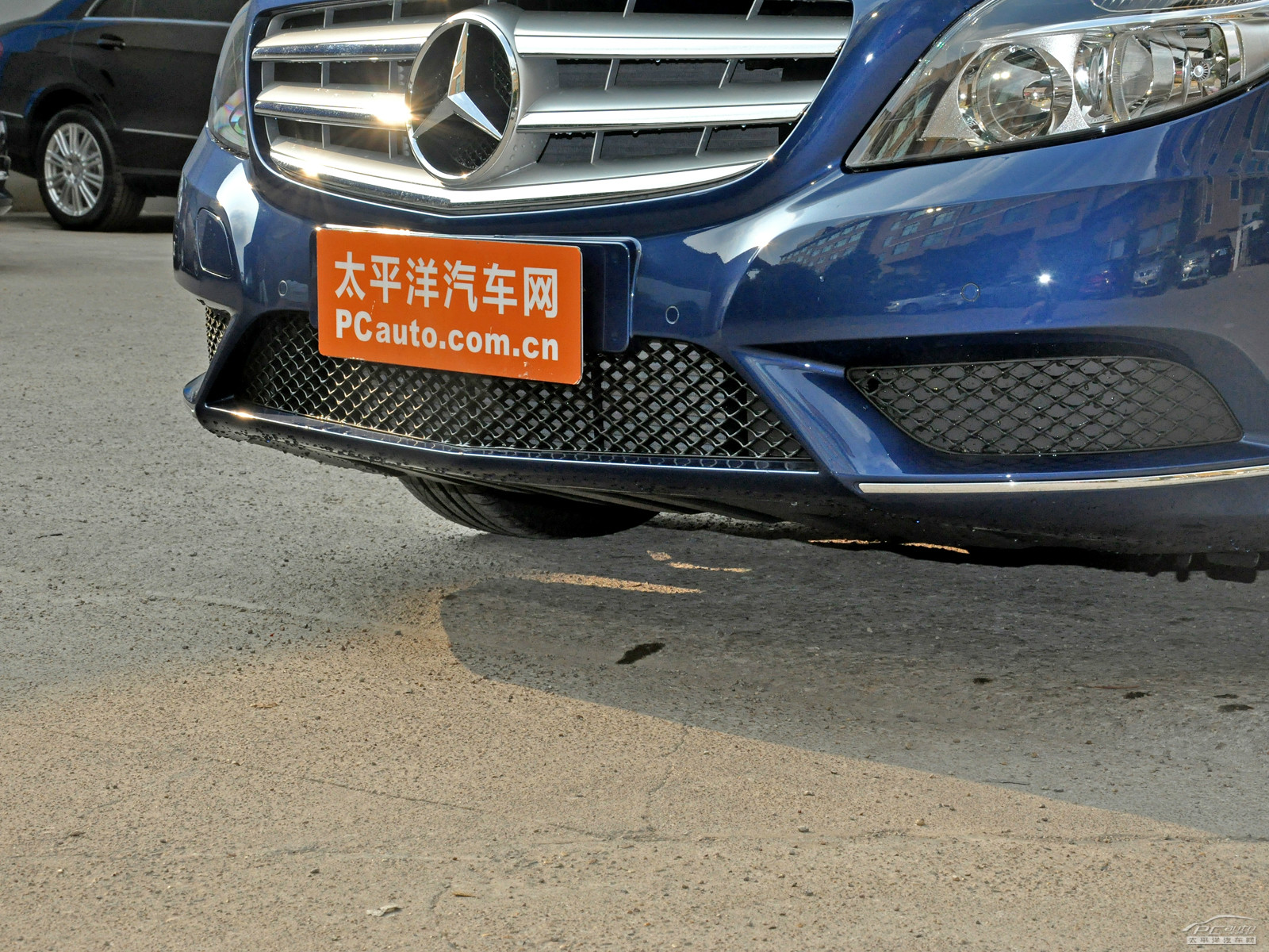 奔馳B級(jí)外觀高清大圖