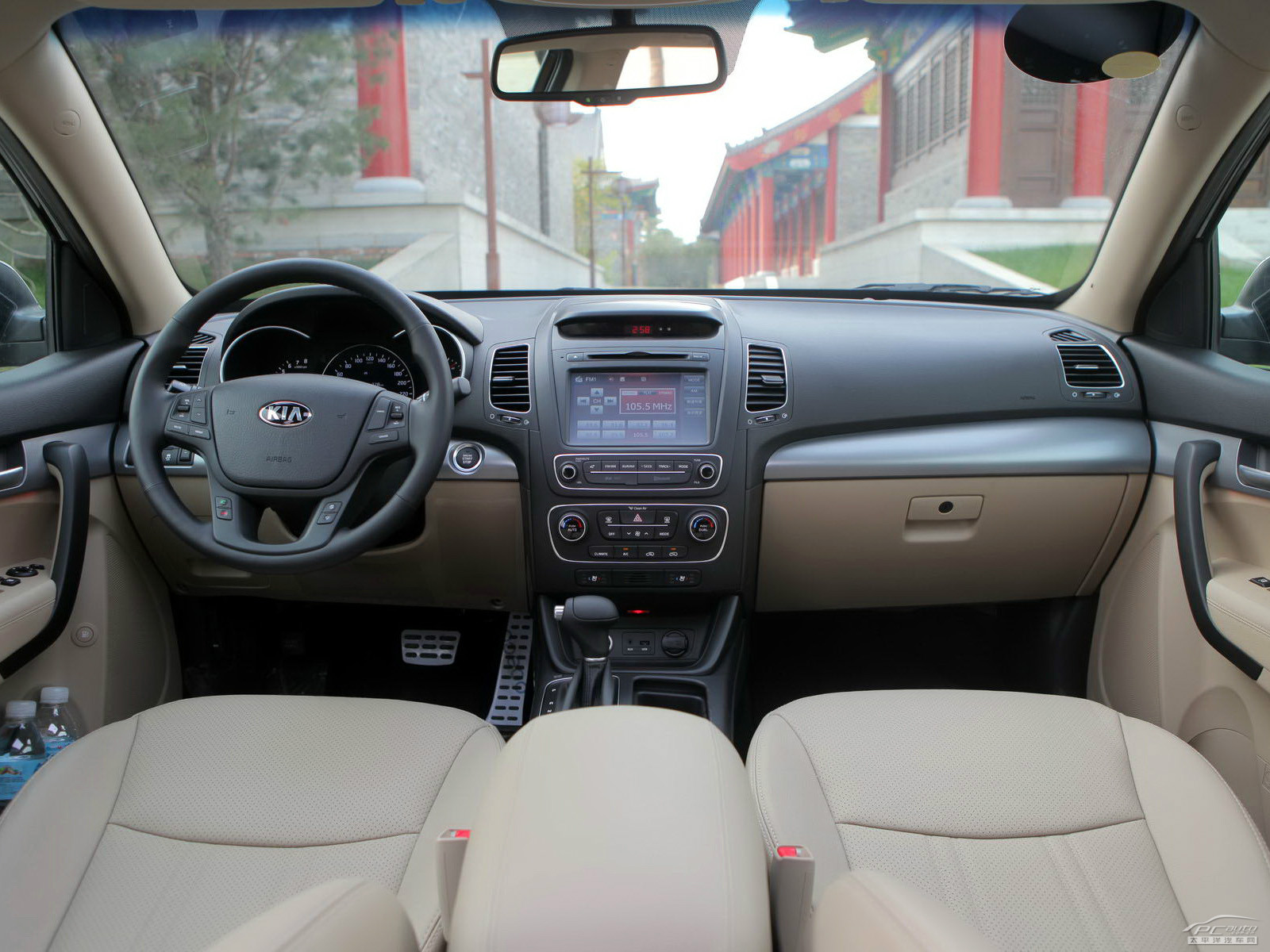 索蘭托內(nèi)飾高清大圖