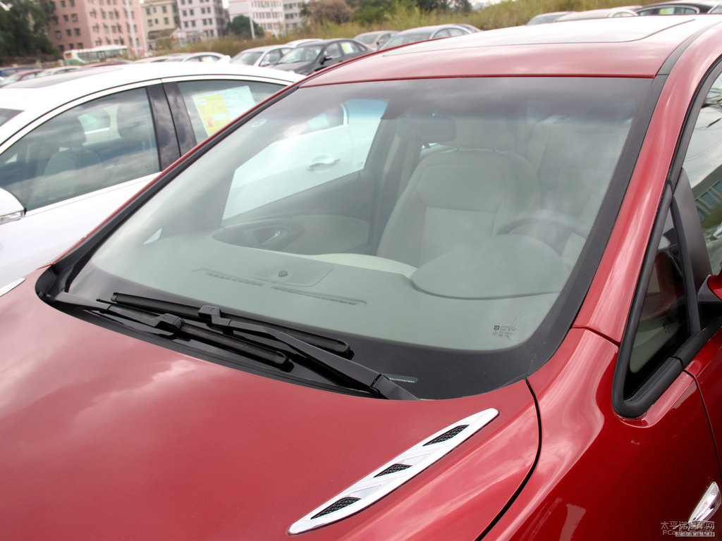 寶石紅英朗車身外觀圖片