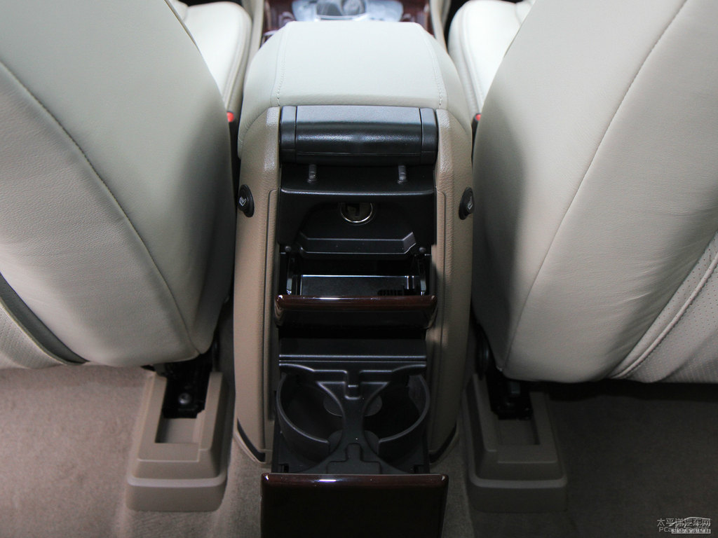 煙灰黑珍珠漆沃爾沃XC90車(chē)廂內(nèi)飾圖片