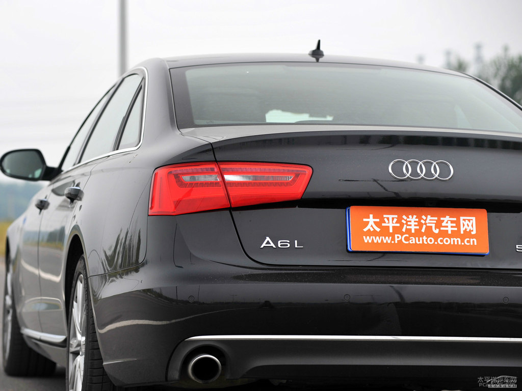 幻影黑奧迪A6L車尾外觀圖片