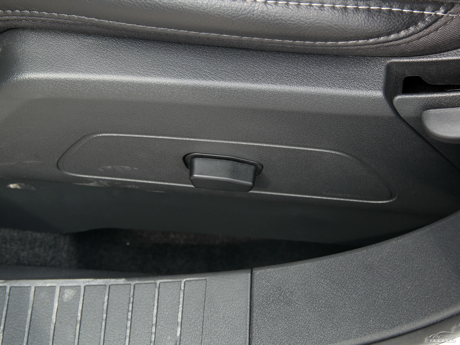 指南者(進口)內(nèi)飾高清大圖