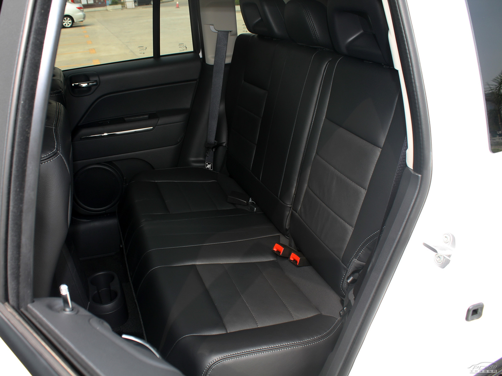 指南者(進口)內(nèi)飾高清大圖