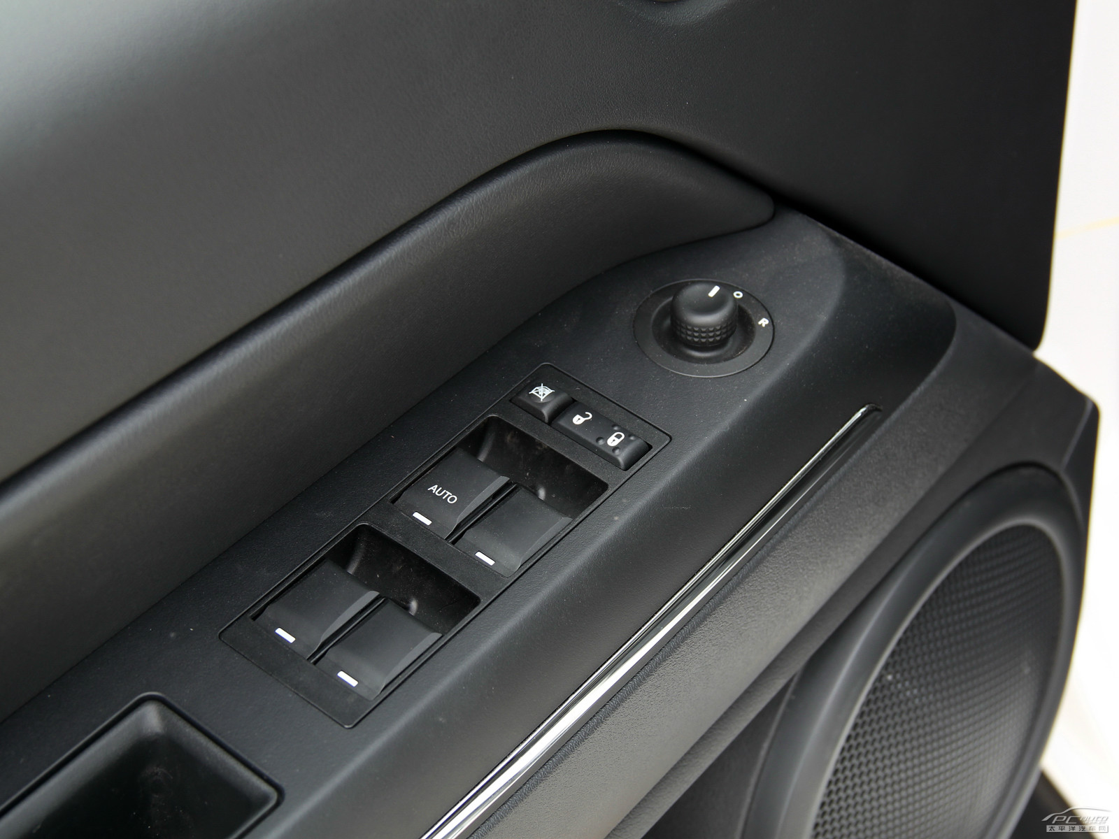 指南者(進口)內(nèi)飾高清大圖