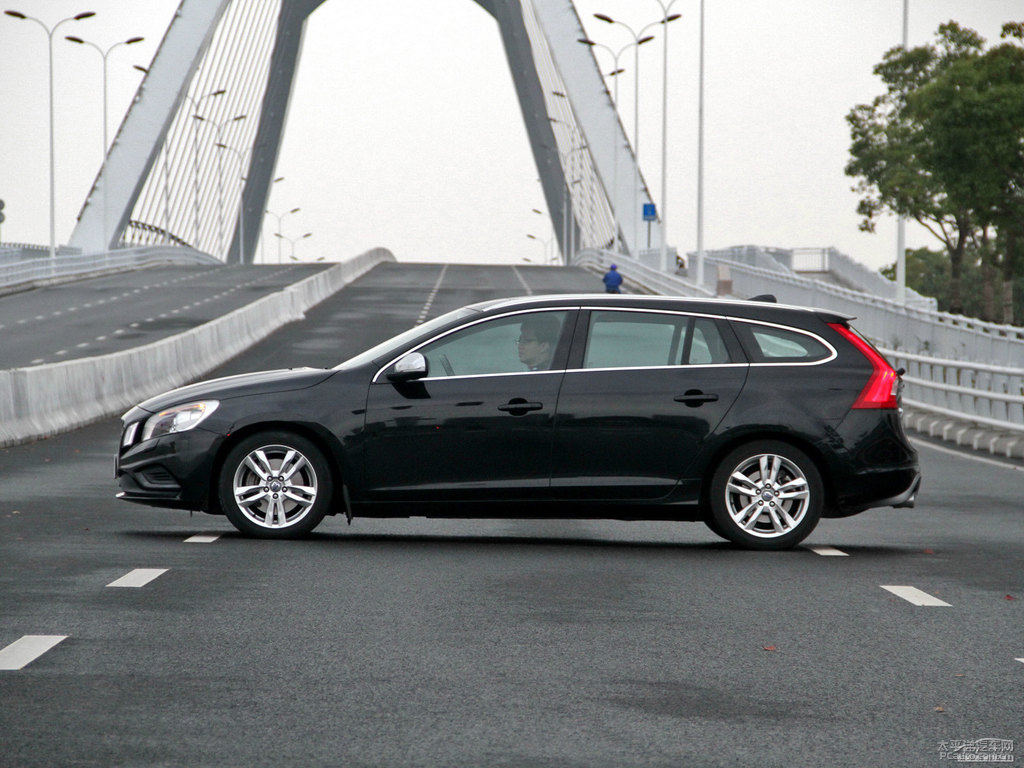 亮黑藍沃爾沃V60整車外觀外觀圖片