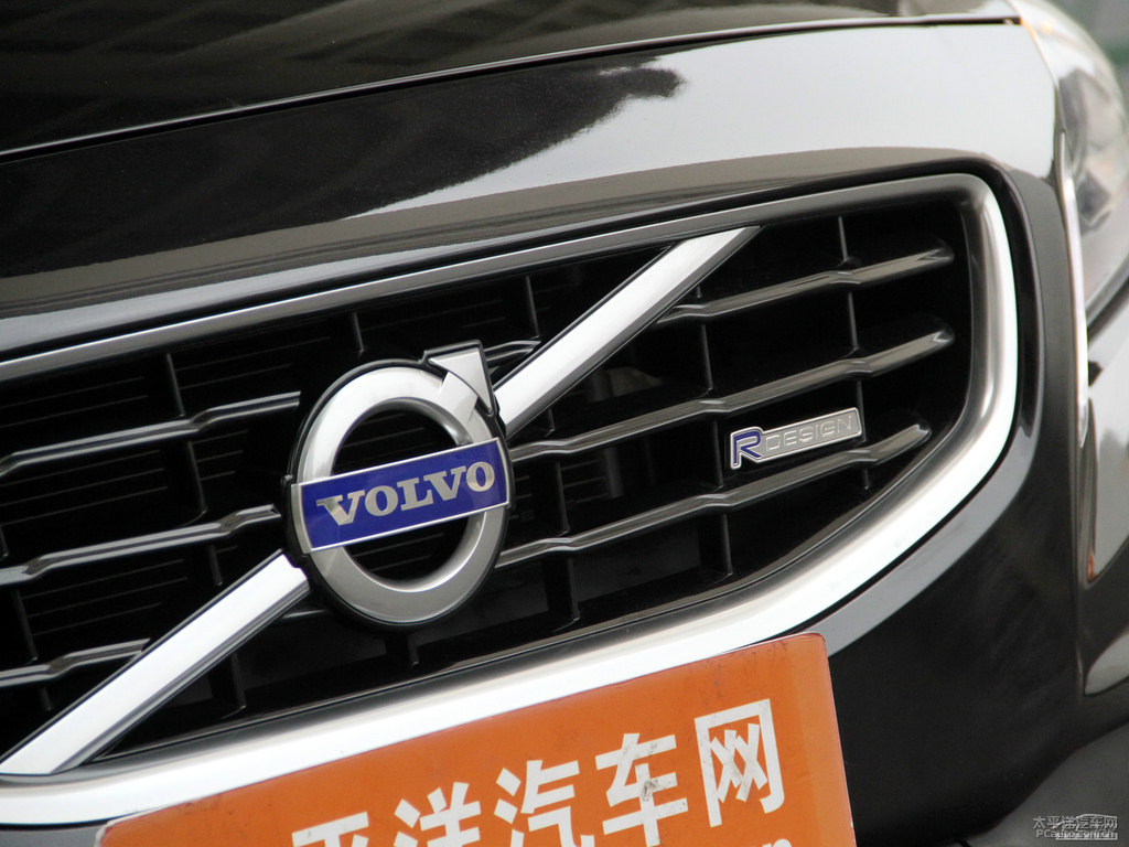 亮黑藍(lán)沃爾沃V60車頭外觀圖片