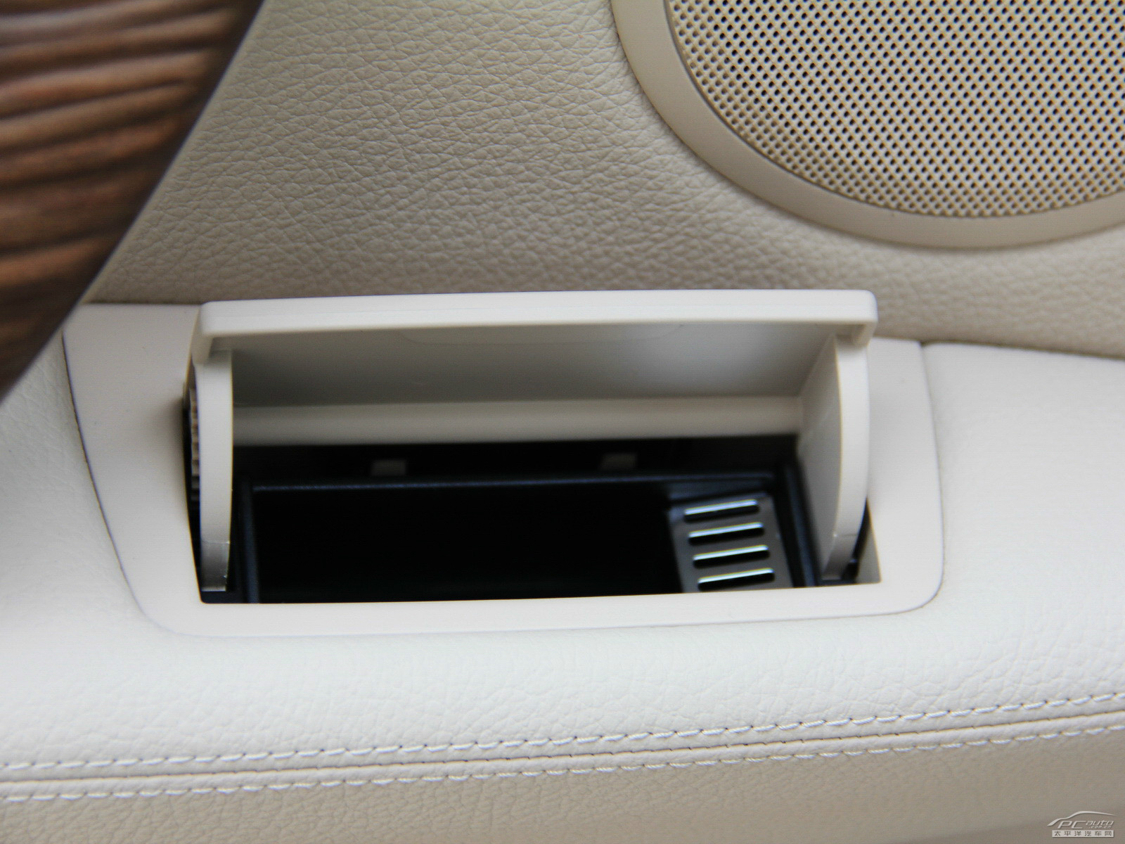 寶馬3系空間高清大圖