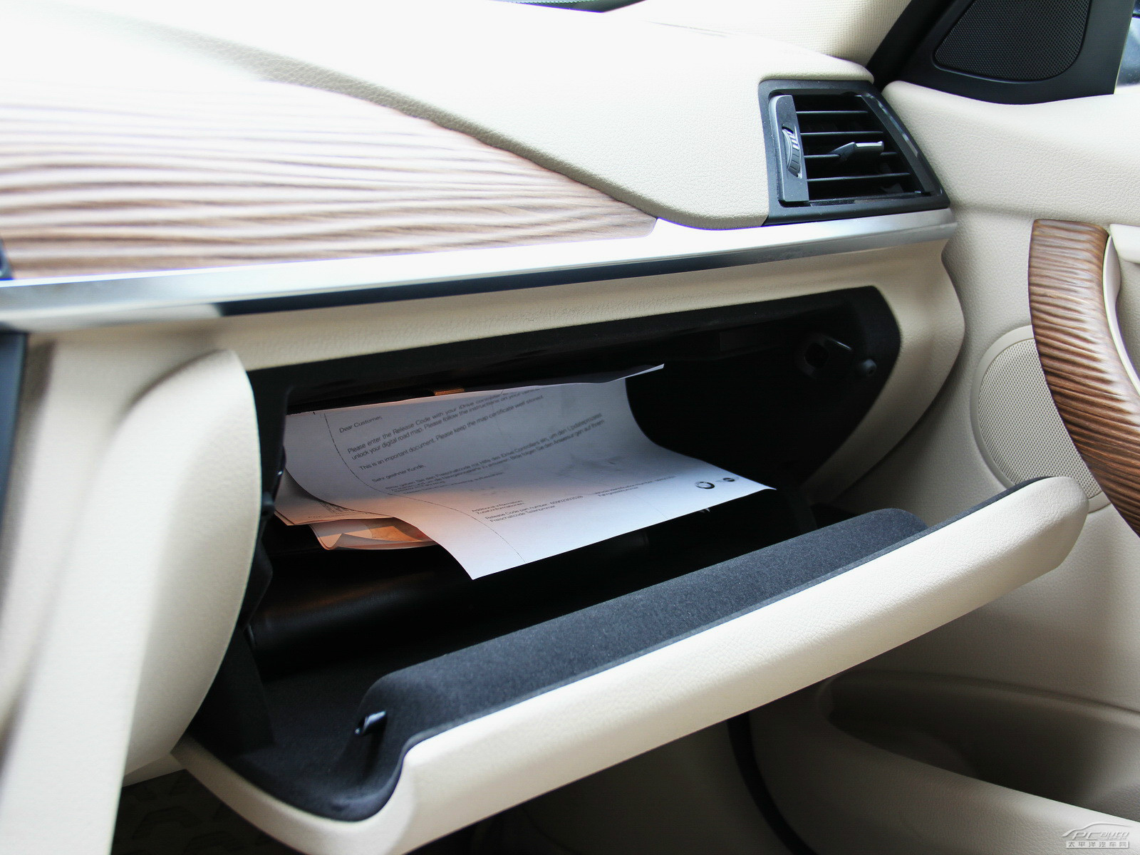 寶馬3系空間高清大圖