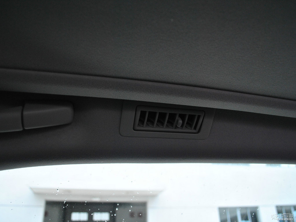 黑色皇冠車廂內飾圖片